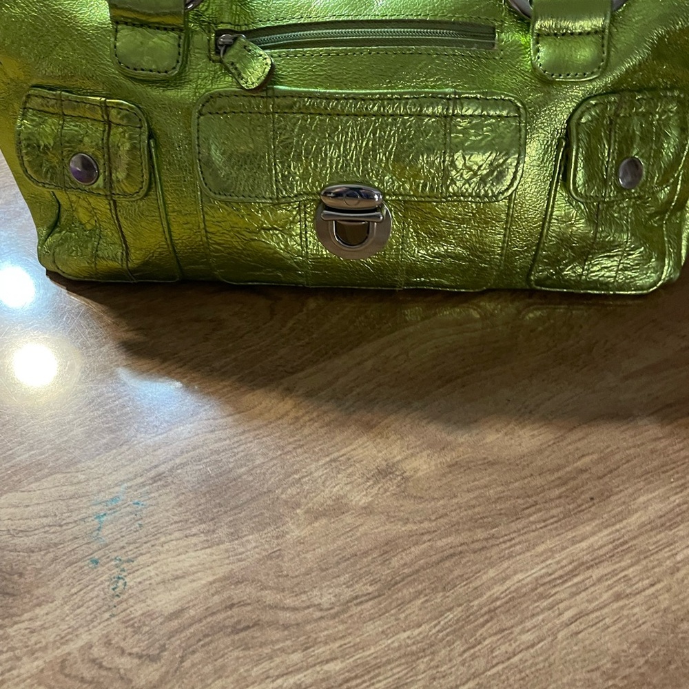 Vibrant Green Leather Shoulder Bag - Picture 9 of 9